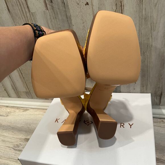 New! Katy Perry THE STEADY ANKLE STRAPP IN PINEAPPLE Platforms Retro 70s 11 - Picture 4 of 6